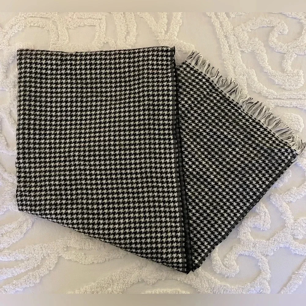NWOT J.Crew Double Sided Houndstooth/Polka Dot Scarf
